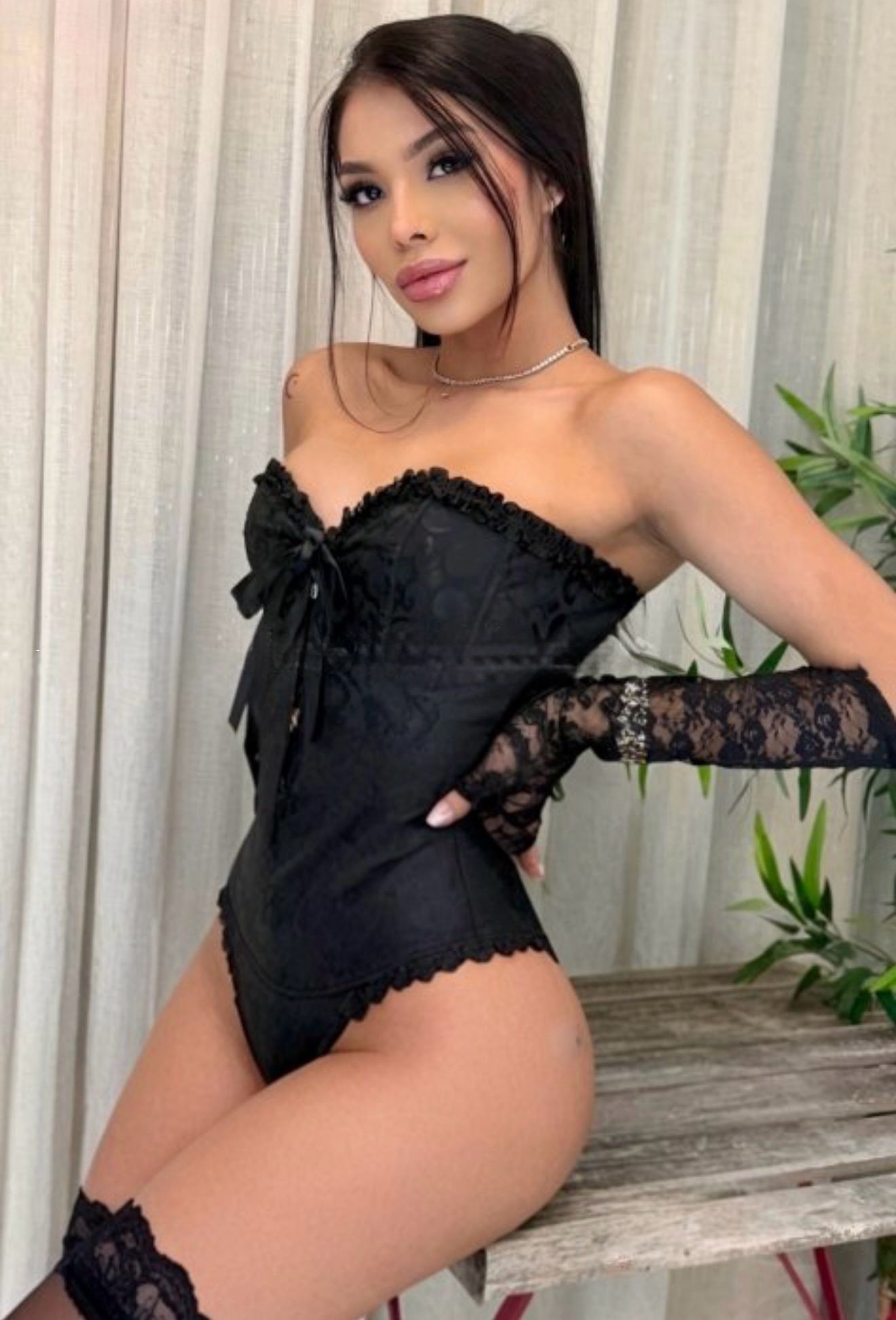 Escort - EMILY - Ibiza Tops